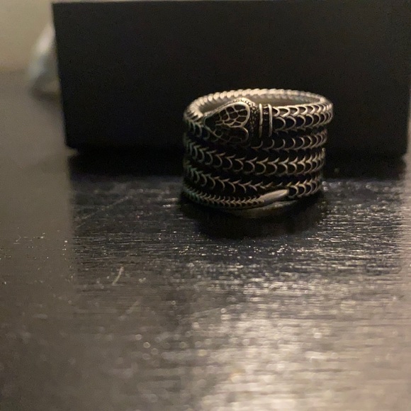 Gucci sterling silver snake ring size 9 - Picture 2 of 2